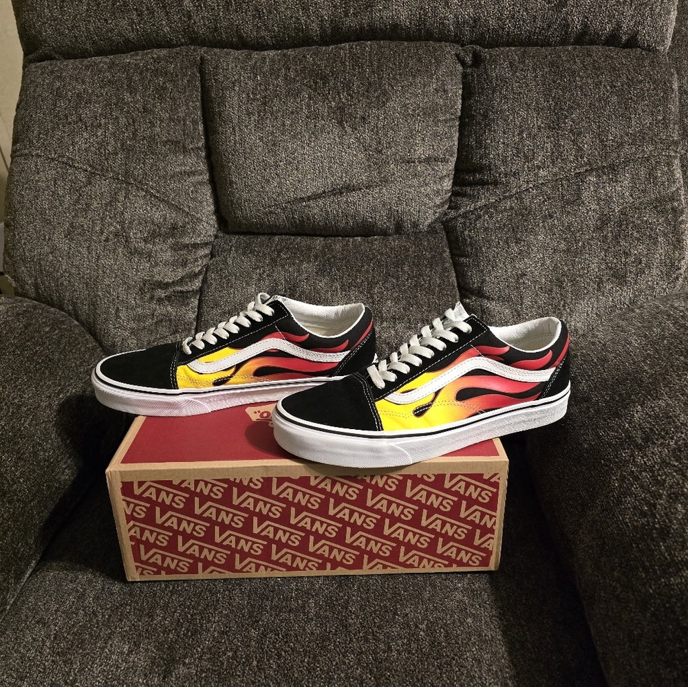 Vans Old Skool(Flame)Black and Tru White  Flame Design Sneakers - Picture 2 of 7